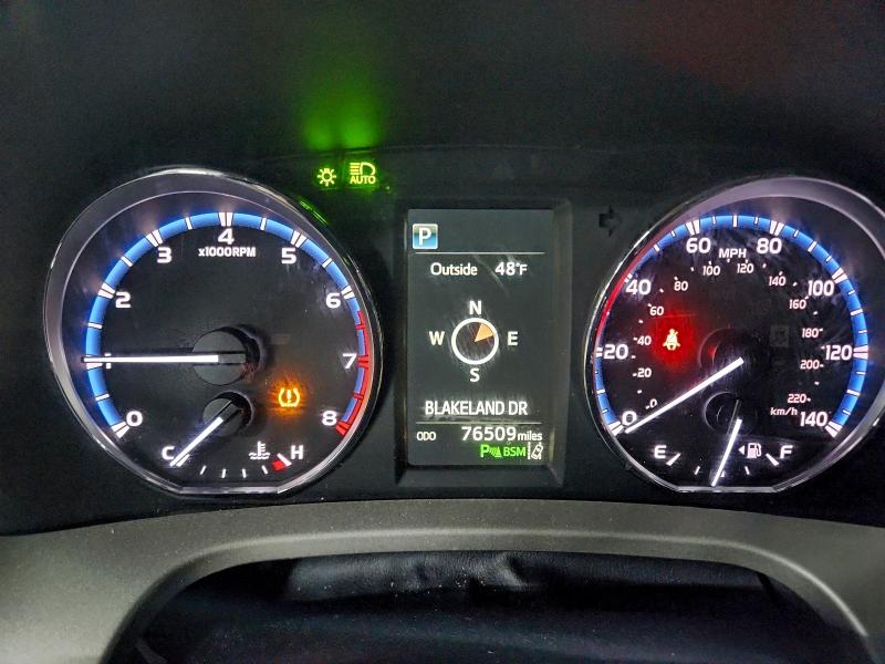 Фото 9 - TOYOTA RAV4