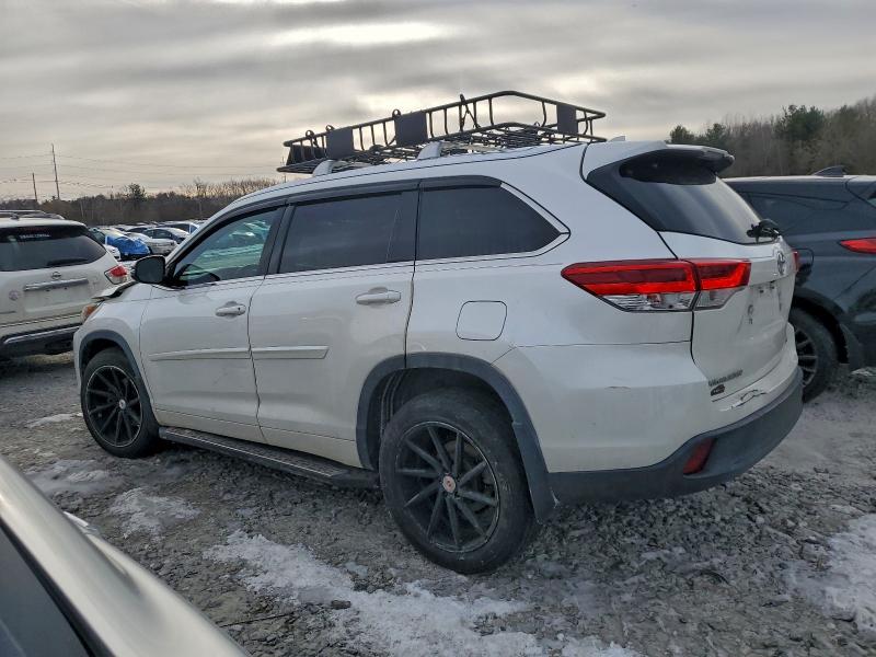 Фото 2 - TOYOTA HIGHLANDER