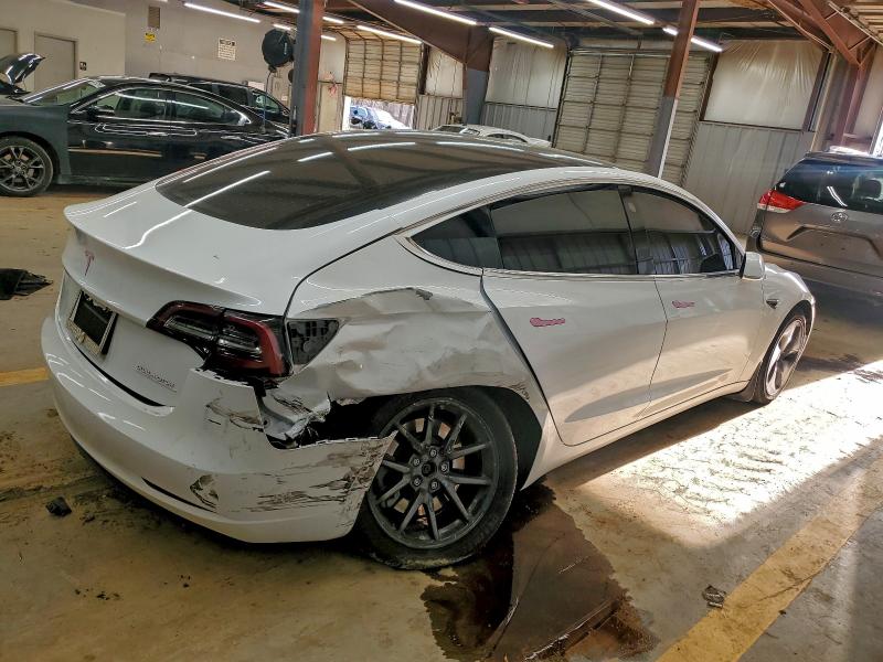 Фото 3 - TESLA MODEL 3