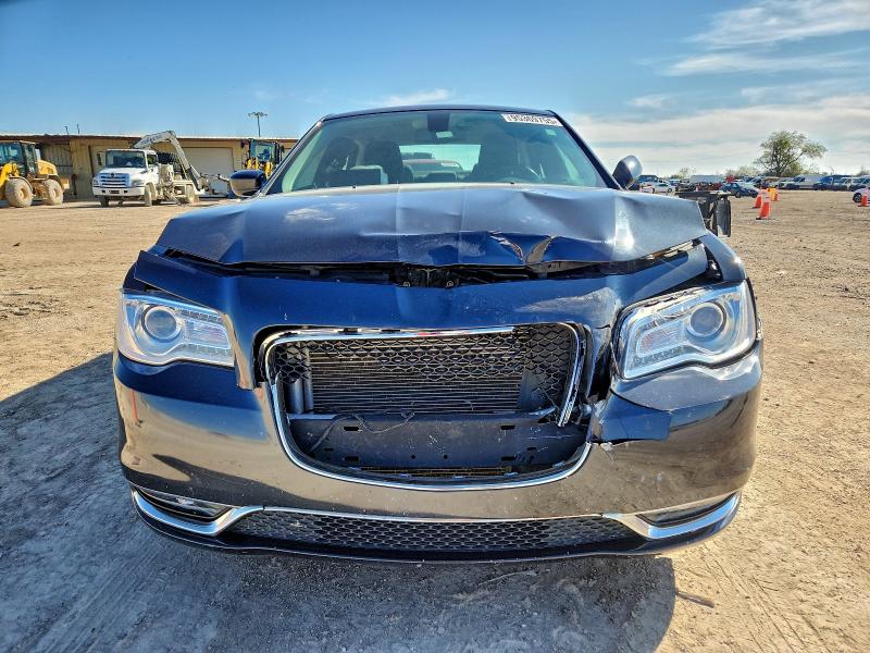 Фото 5 - CHRYSLER 300