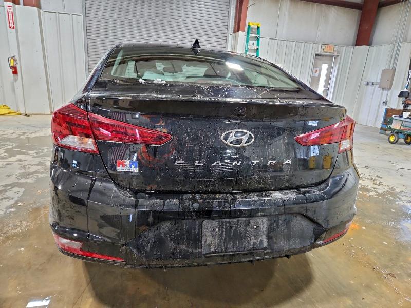 Фото 6 - HYUNDAI ELANTRA