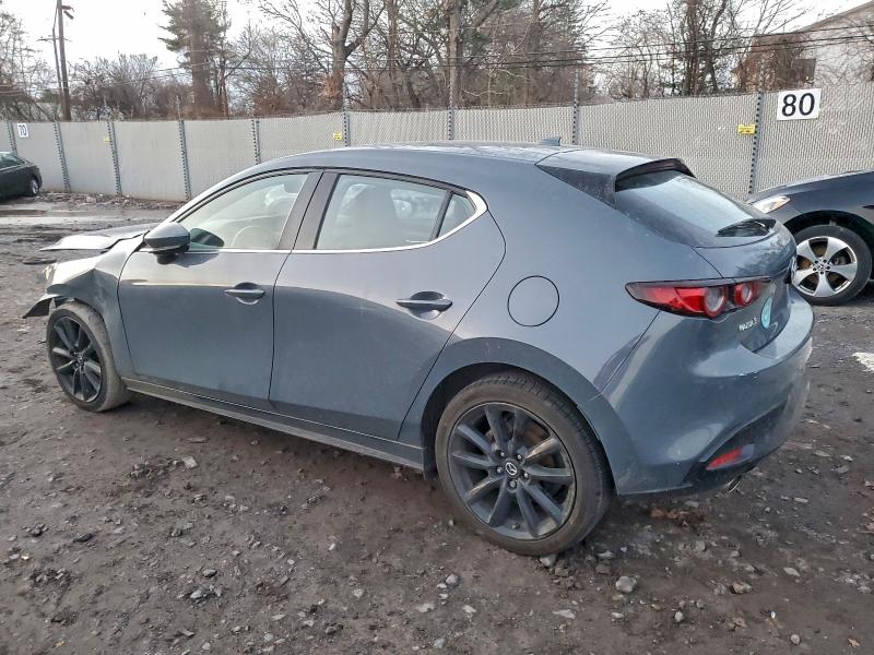 Фото 2 - MAZDA 3