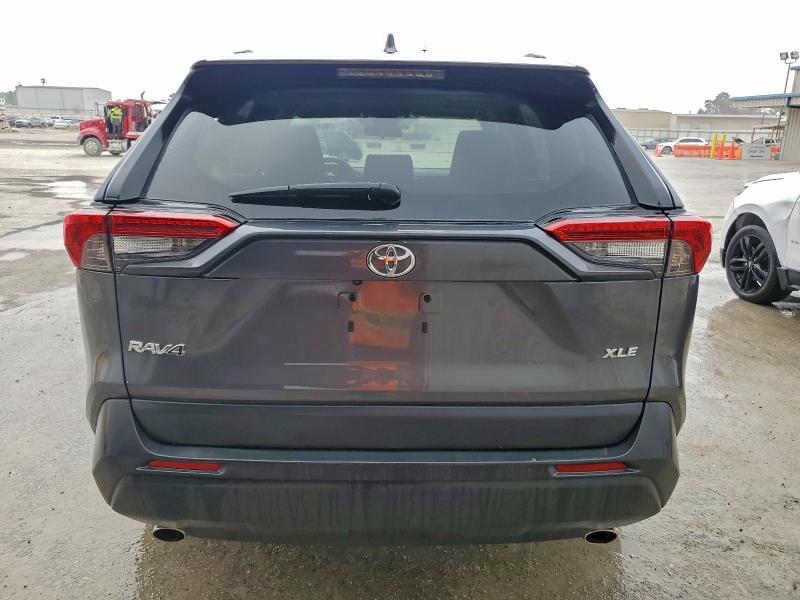 Фото 6 - TOYOTA RAV4