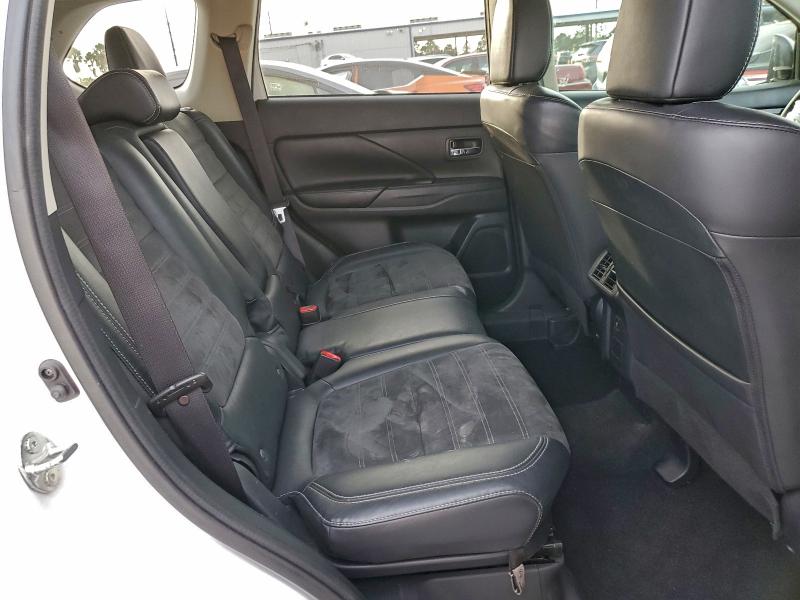 Фото 11 - MITSUBISHI OUTLANDER