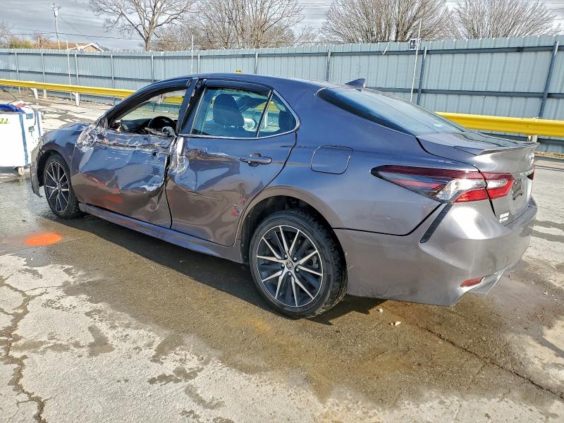 Фото 2 - TOYOTA CAMRY