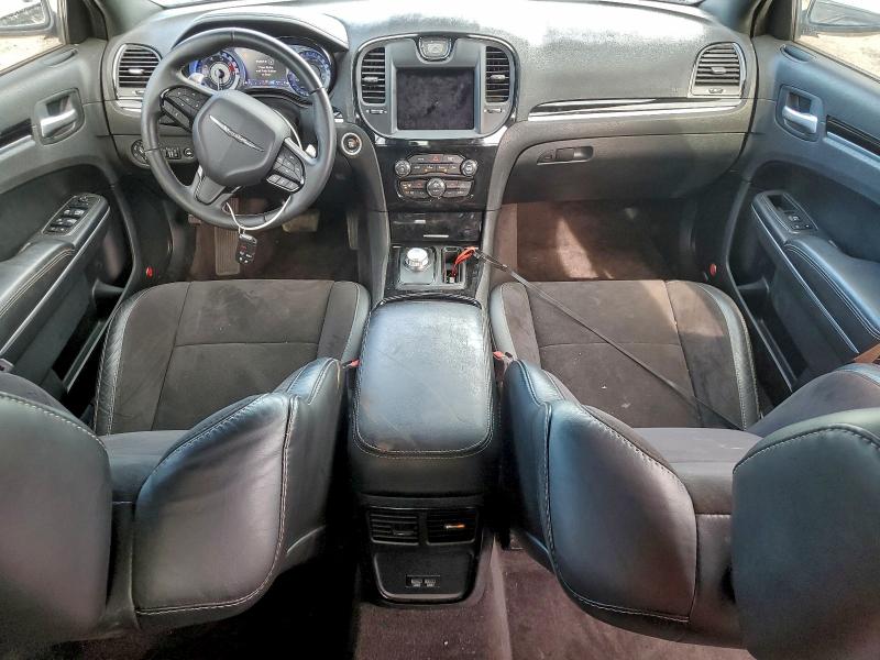 Фото 8 - CHRYSLER 300