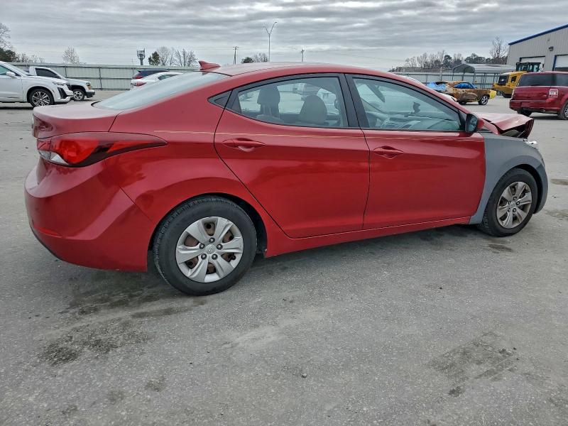 Фото 3 - HYUNDAI ELANTRA