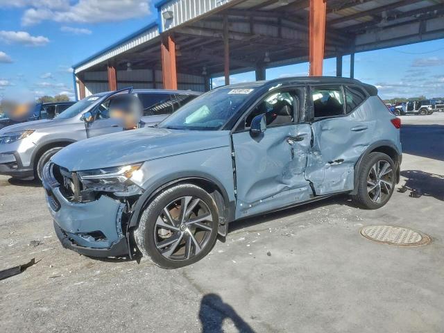 Фото 1 - VOLVO XC40