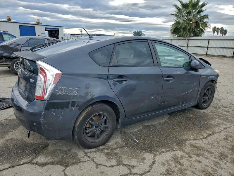 Фото 3 - TOYOTA PRIUS