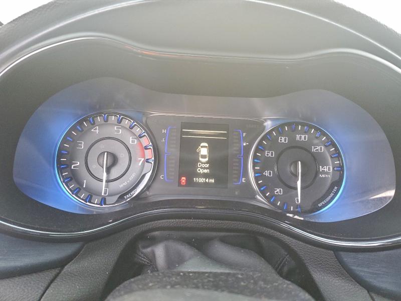 Фото 9 - CHRYSLER 200