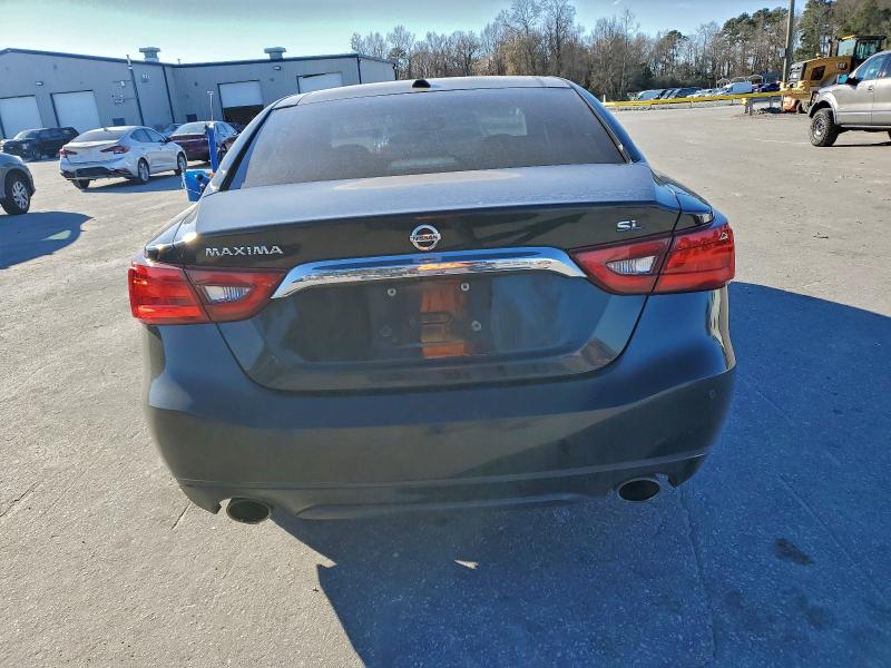 Фото 6 - NISSAN MAXIMA