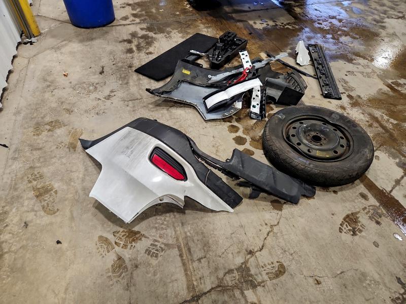 Фото 13 - KIA SORENTO