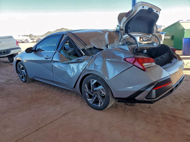 Фото 2 - HYUNDAI ELANTRA