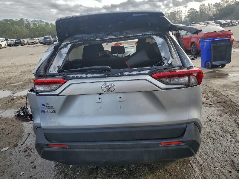 Фото 6 - TOYOTA RAV4