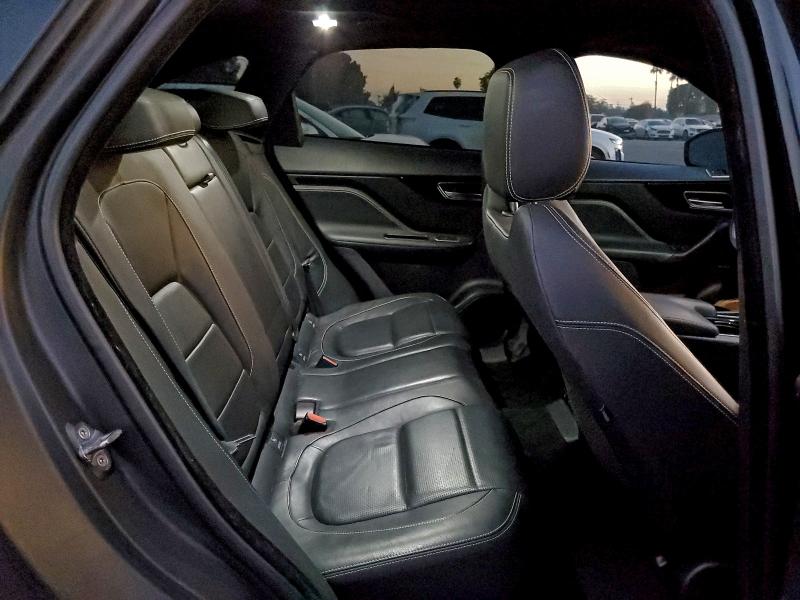 Фото 11 - JAGUAR F-PACE