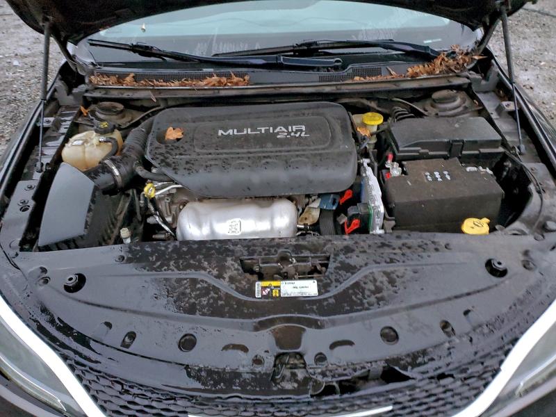 Фото 11 - CHRYSLER 200