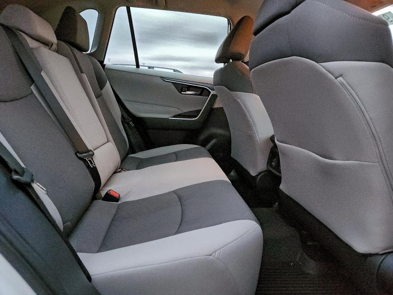 Фото 11 - TOYOTA RAV4