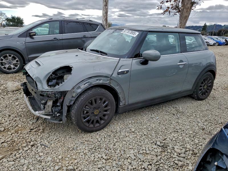 Фото 1 - MINI COOPER