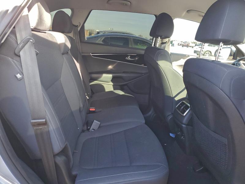 Фото 10 - KIA SORENTO