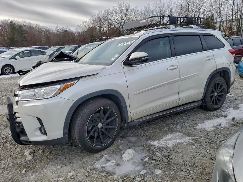 Фото 1 - TOYOTA HIGHLANDER