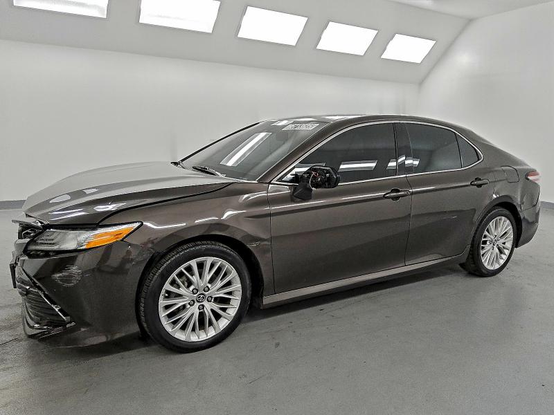 Фото 1 - TOYOTA CAMRY