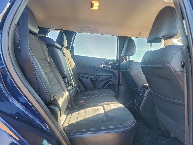 Фото 11 - MITSUBISHI OUTLANDER