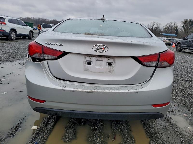 Фото 6 - HYUNDAI ELANTRA