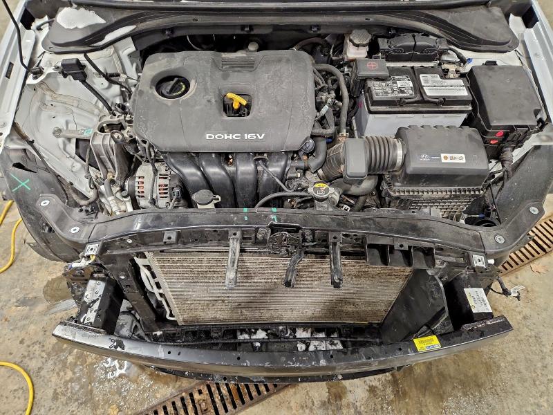 Фото 11 - HYUNDAI ELANTRA