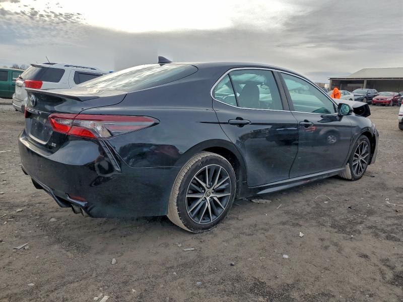 Фото 3 - TOYOTA CAMRY