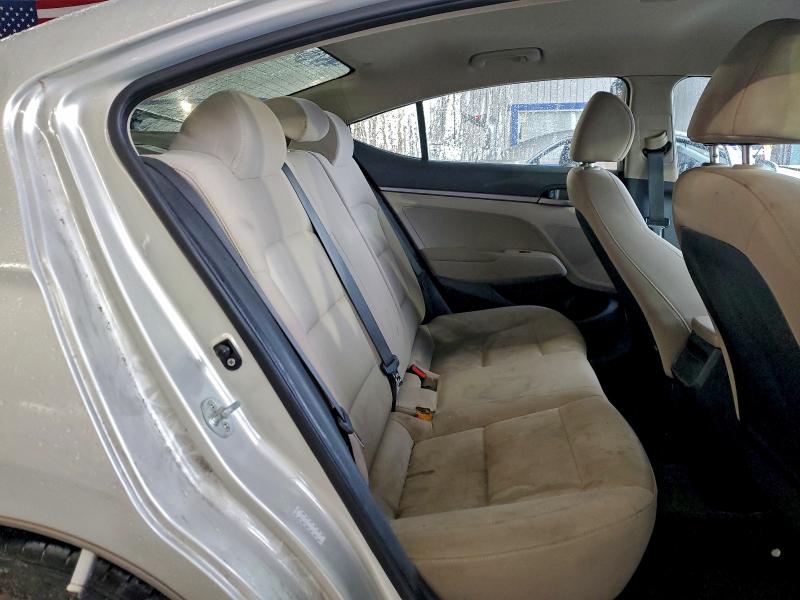 Фото 10 - HYUNDAI ELANTRA