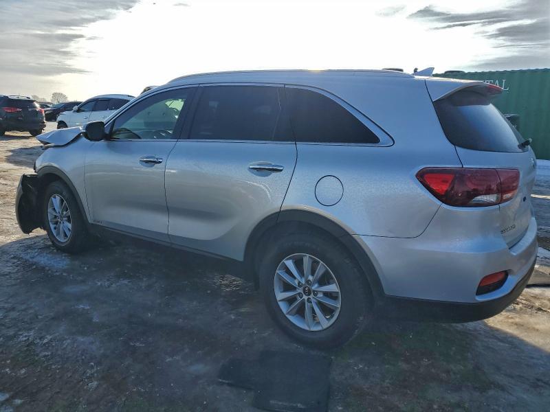 Фото 2 - KIA SORENTO