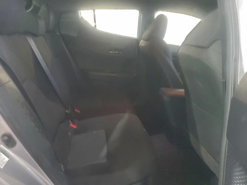 Фото 10 - TOYOTA C-HR