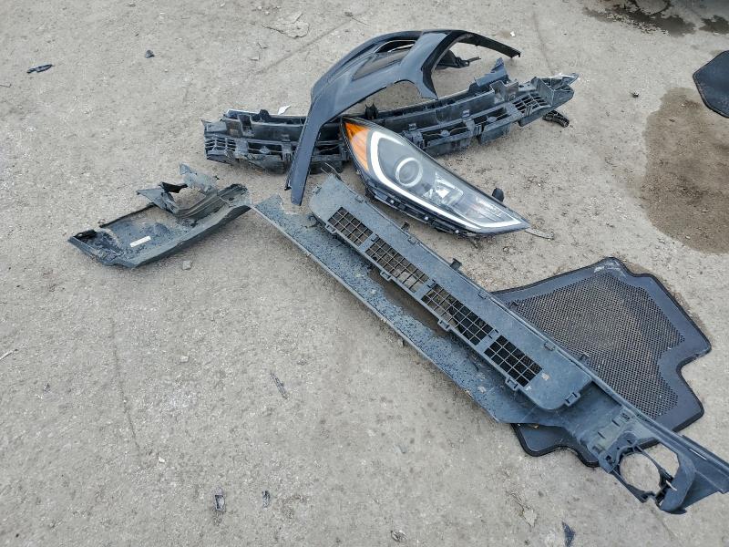 Фото 12 - HYUNDAI ELANTRA