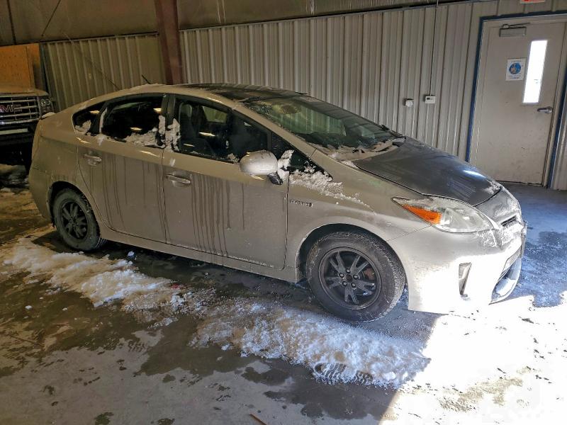 Фото 4 - TOYOTA PRIUS