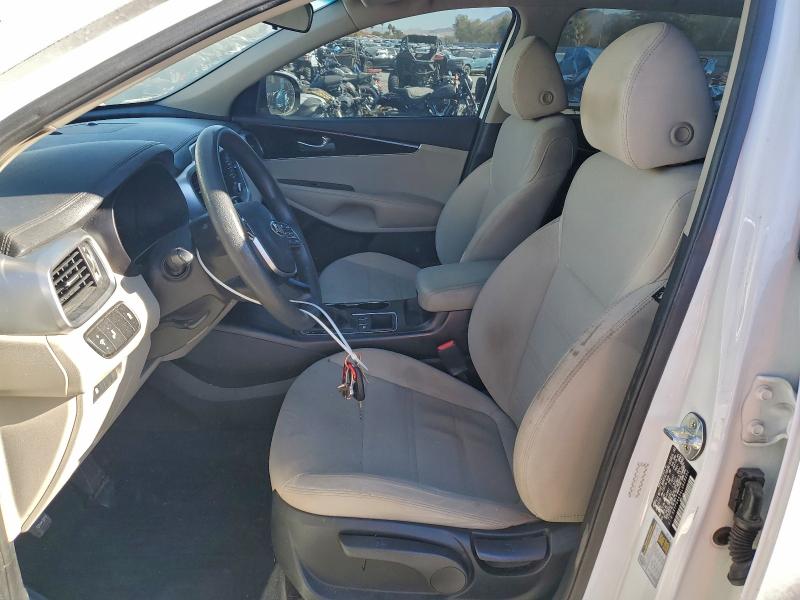 Фото 7 - KIA SORENTO