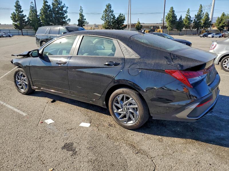 Фото 2 - HYUNDAI ELANTRA