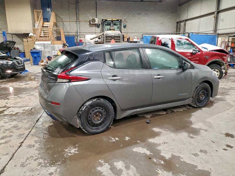 Фото 3 - NISSAN LEAF