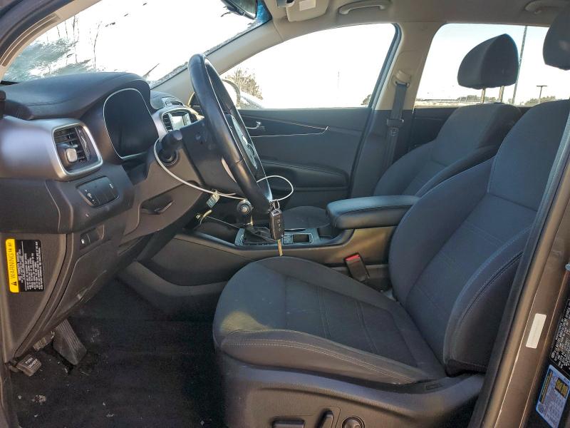 Фото 7 - KIA SORENTO