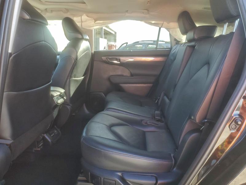 Фото 11 - TOYOTA HIGHLANDER