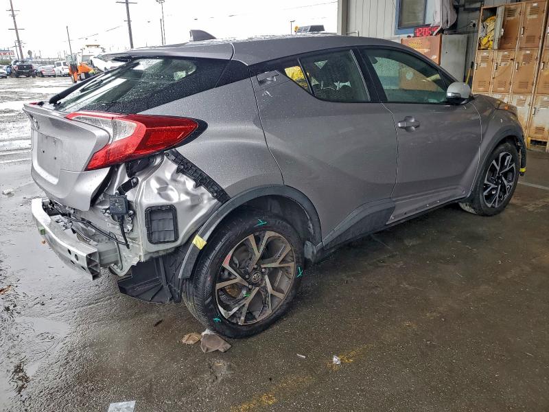 Фото 3 - TOYOTA C-HR