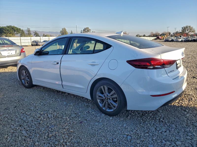 Фото 2 - HYUNDAI ELANTRA