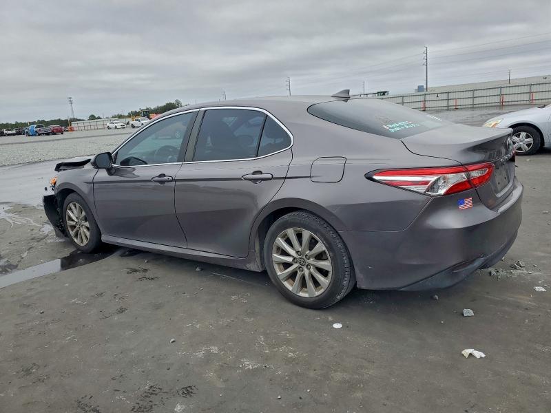 Фото 2 - TOYOTA CAMRY