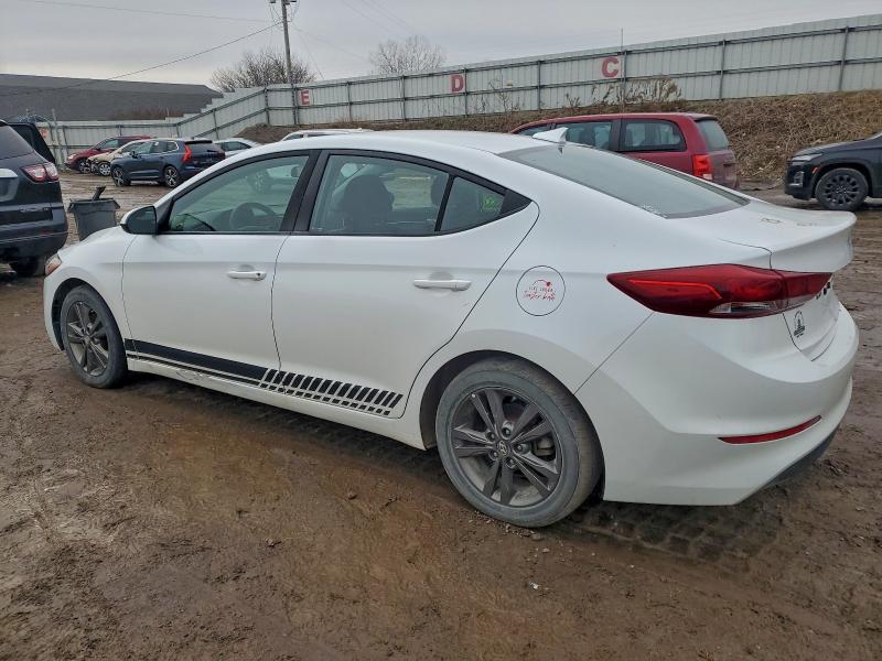 Фото 2 - HYUNDAI ELANTRA