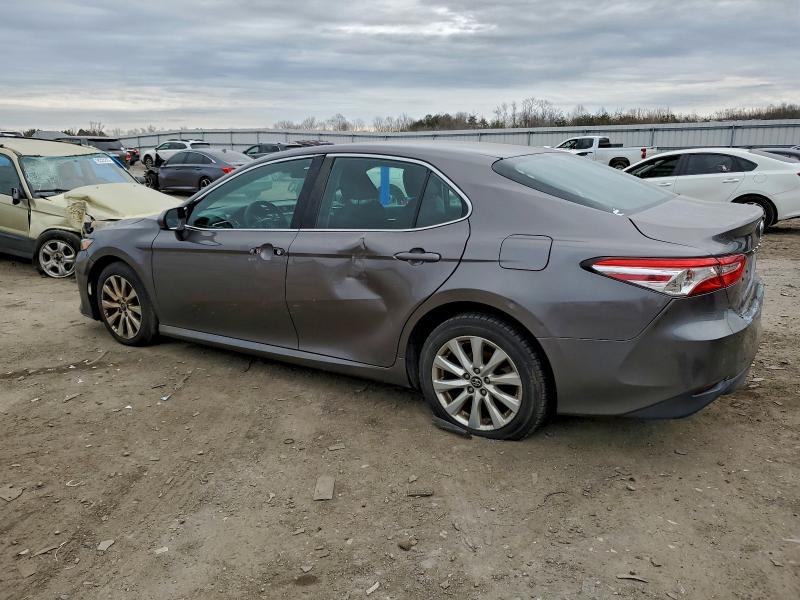 Фото 2 - TOYOTA CAMRY