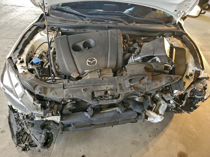 Фото 11 - MAZDA 3