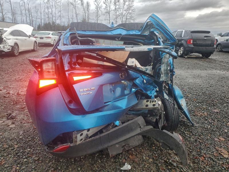 Фото 6 - TOYOTA PRIUS