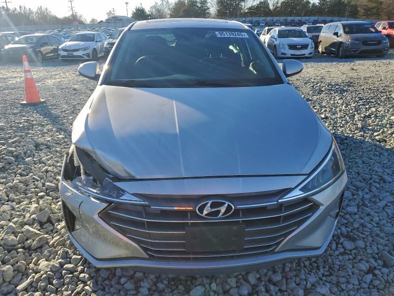 Фото 5 - HYUNDAI ELANTRA