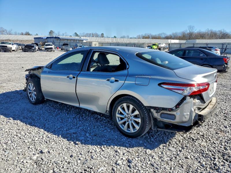 Фото 2 - TOYOTA CAMRY