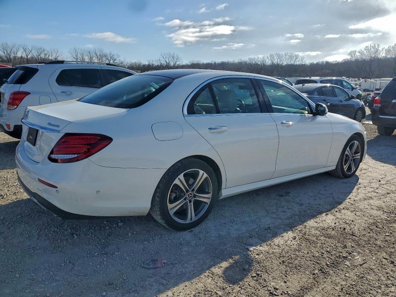 Фото 3 - MERCEDES-BENZ E-CLASS