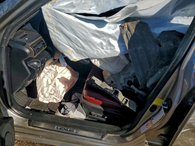 Фото 7 - LEXUS IS